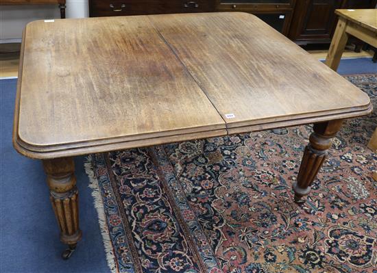 A Victorian mahogany extending dining table W.140cm